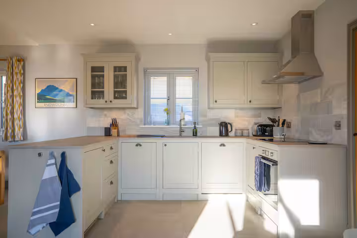 The Farmhouse Shaker kitchen, second view
